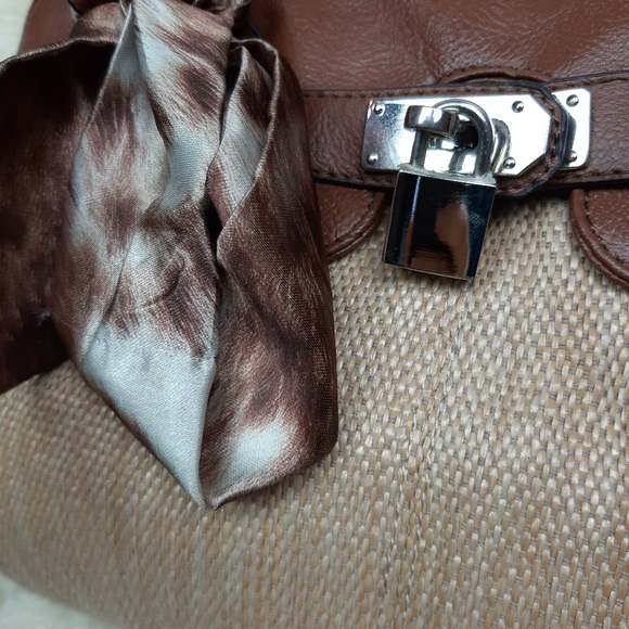 SOLD Call it spring shoulder bag - like new - Picture 5 of 12